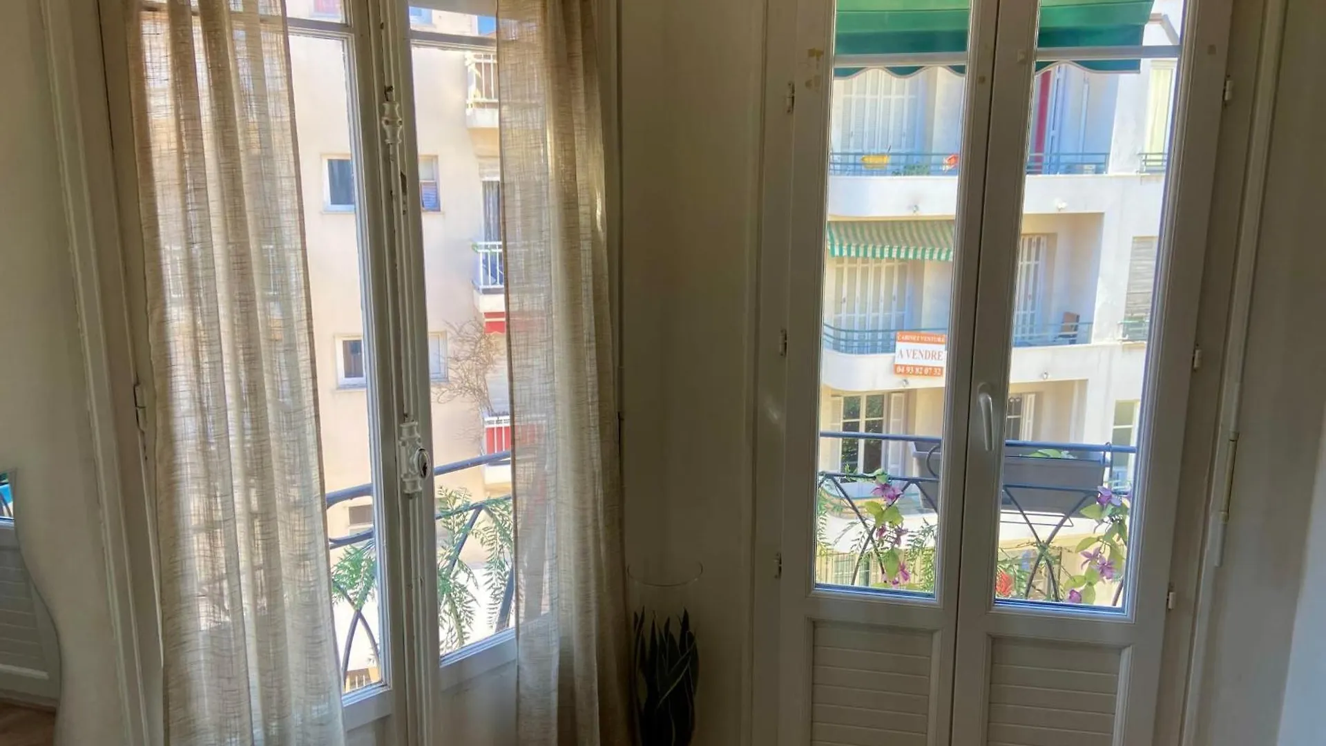 A Pretty Love Nest In Nice